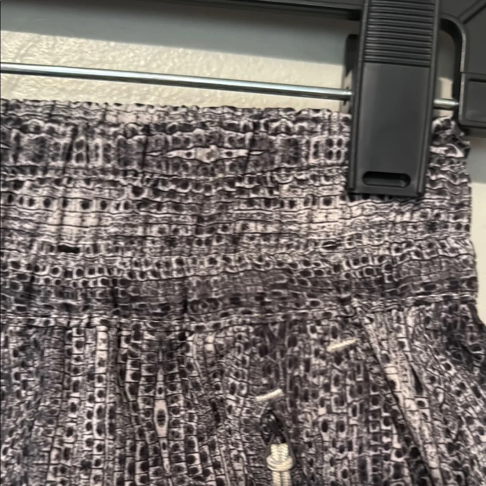 Vuori Women's Athletic Shorts in Black and Gray XSmall - Picture 5 of 8